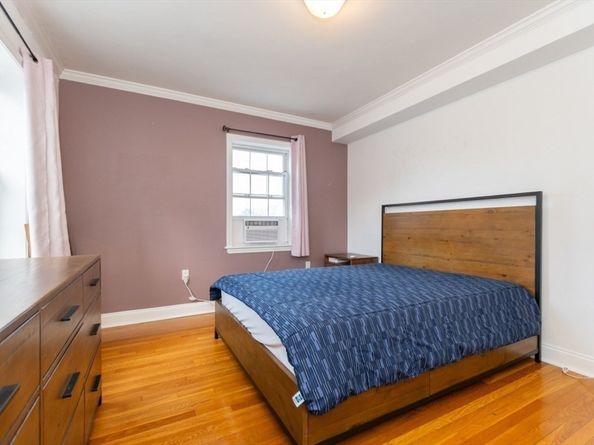 27-29 Commonwealth Avenue 5, Newton MA 02467