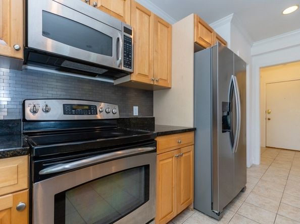 27-29 Commonwealth Avenue 5, Newton MA 02467
