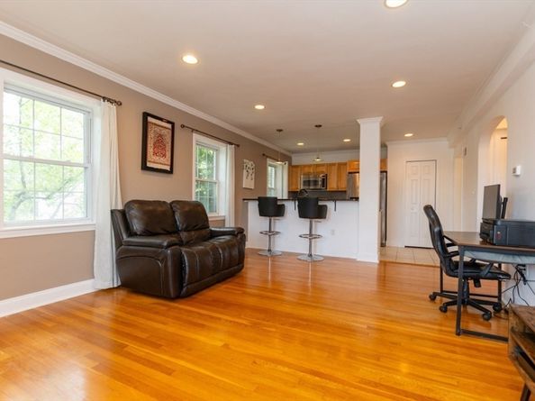 27-29 Commonwealth Avenue 5, Newton MA 02467
