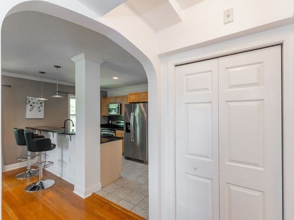27-29 Commonwealth Avenue 5, Newton MA 02467