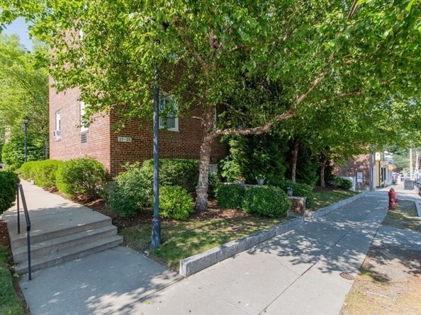 27-29 Commonwealth Avenue 5, Newton MA 02467