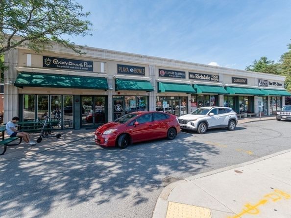 27-29 Commonwealth Avenue 5, Newton MA 02467