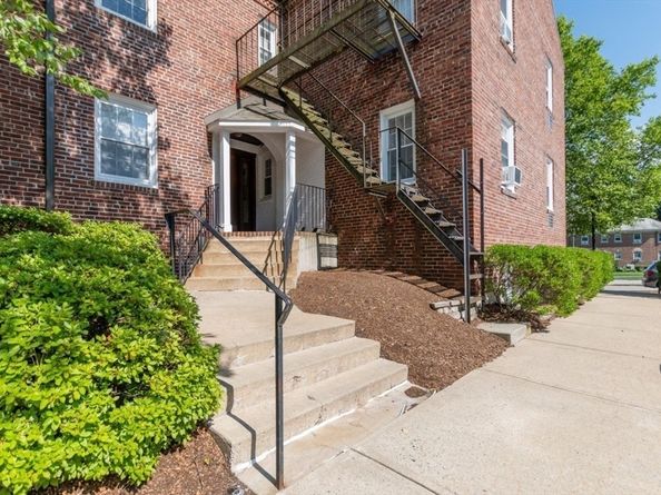 27-29 Commonwealth Avenue 5, Newton MA 02467