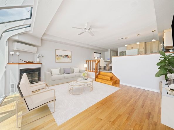 40 Oceanside Dr 40, Hull MA 02045