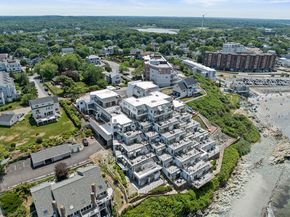 40 Oceanside Dr 40, Hull MA 02045