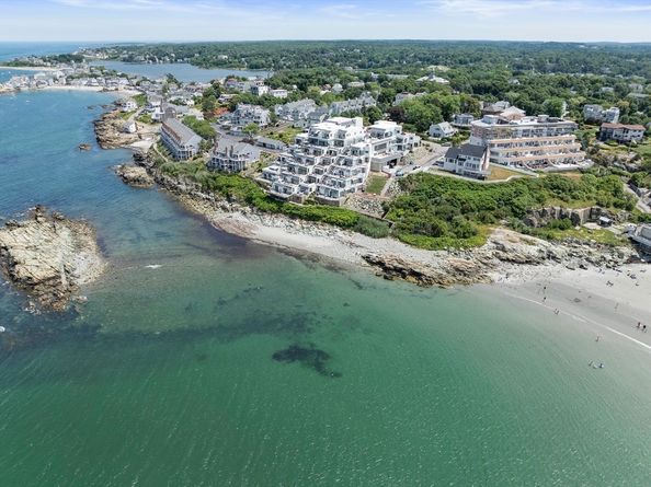 40 Oceanside Dr 40, Hull MA 02045