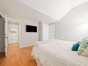 40 Oceanside Dr 40, Hull MA 02045