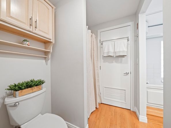 40 Oceanside Dr 40, Hull MA 02045