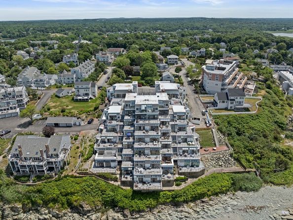 40 Oceanside Dr 40, Hull MA 02045