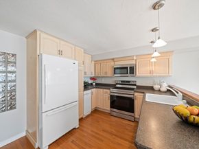 40 Oceanside Dr 40, Hull MA 02045