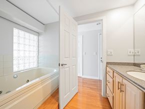 40 Oceanside Dr 40, Hull MA 02045