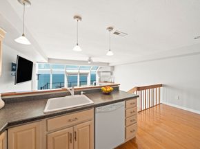 40 Oceanside Dr 40, Hull MA 02045