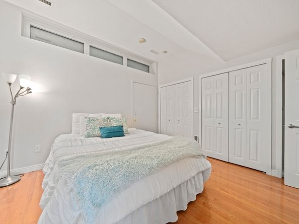 40 Oceanside Dr 40, Hull MA 02045