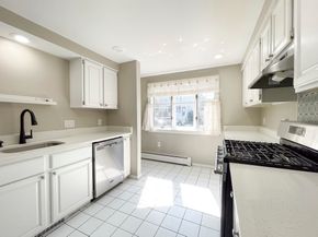 11 Fernwood St 11, North Andover MA 01845