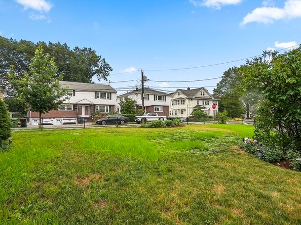 33 Woodleigh Rd, Watertown MA 02472