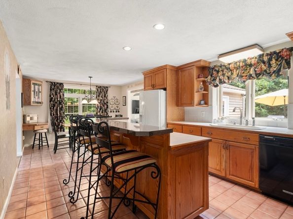 23 Williams Dr, Carver MA 02330