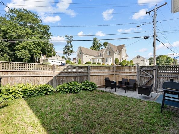 9 Sanford St, Medway MA 02053