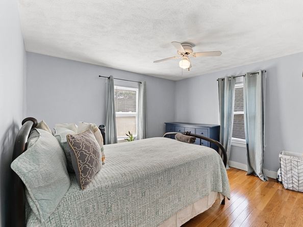 9 Sanford St, Medway MA 02053