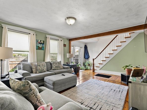 9 Sanford St, Medway MA 02053