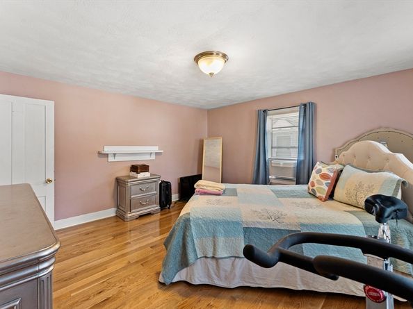 9 Sanford St, Medway MA 02053