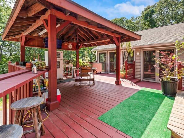 25 Maple Ave, Oxford MA 01537
