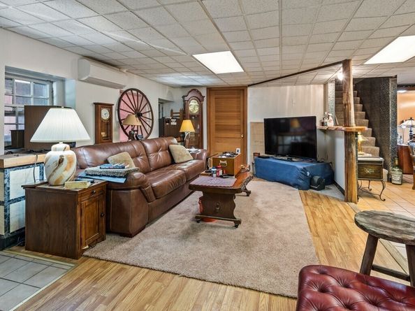 25 Maple Ave, Oxford MA 01537