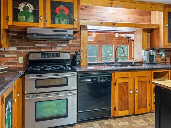 25 Maple Ave, Oxford MA 01537