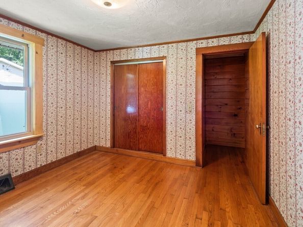 25 Maple Ave, Oxford MA 01537