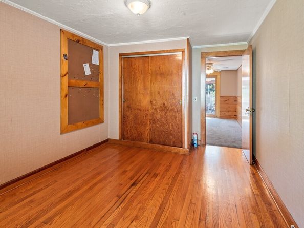 25 Maple Ave, Oxford MA 01537