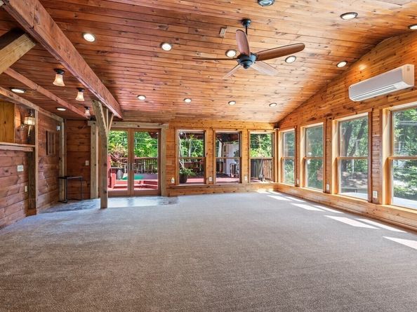 25 Maple Ave, Oxford MA 01537