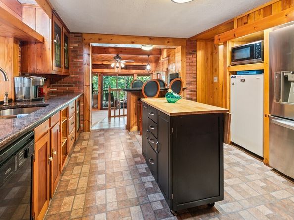 25 Maple Ave, Oxford MA 01537