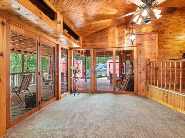 25 Maple Ave, Oxford MA 01537