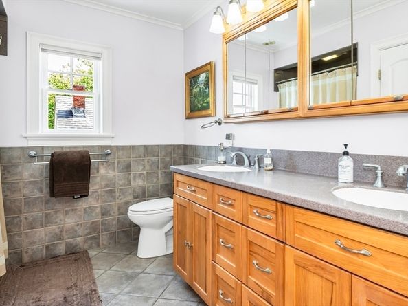 33 Crescent Ave, Beverly MA 01915