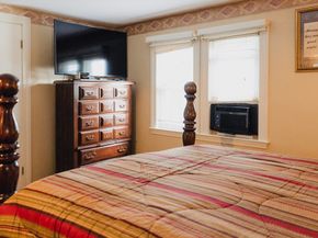 656 Bolton St, Marlborough MA 01752