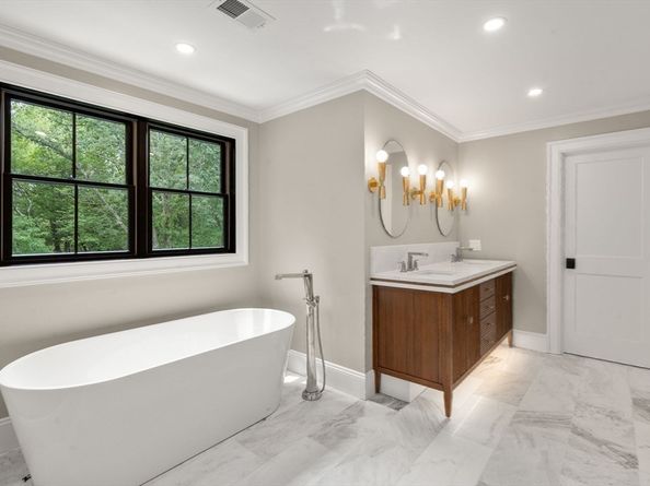 36 Kingswood Rd, Westwood MA 02090