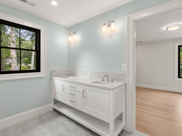 36 Kingswood Rd, Westwood MA 02090