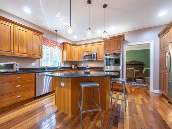 6 Freedom Trail, Medway MA 02053