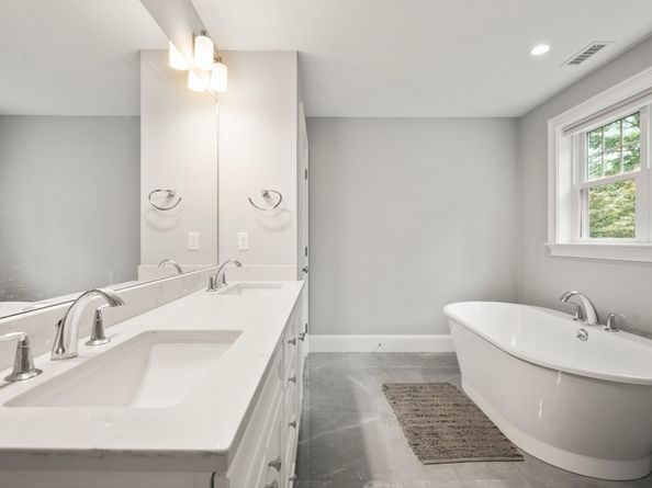 26 Brookfield Rd, Waltham MA 02452