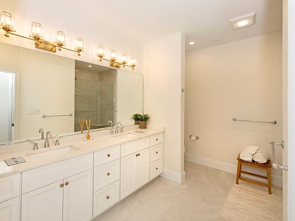 13 Clubview Dr 13, Andover MA 01810