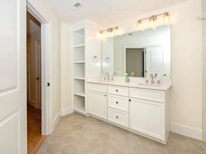13 Clubview Dr 13, Andover MA 01810