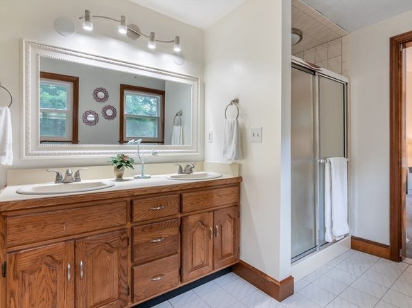 9 Heritage St, Shrewsbury MA 01545