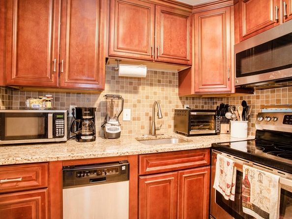26 Faxon St 2, Stoughton MA 02072