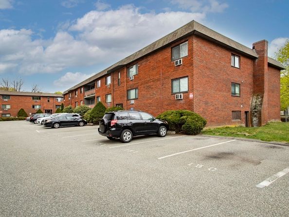26 Faxon St 2, Stoughton MA 02072