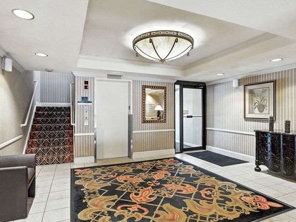 1006 Paradise Rd 1H, Swampscott MA 01907