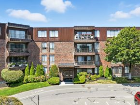 1006 Paradise Rd 1H, Swampscott MA 01907