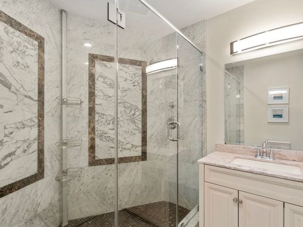 34 Winchester Rd 34, Newton MA 02458
