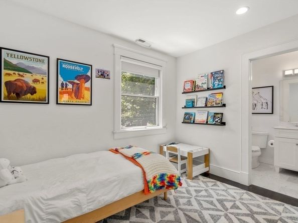 34 Winchester Rd 34, Newton MA 02458