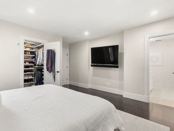 34 Winchester Rd 34, Newton MA 02458
