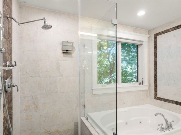 34 Winchester Rd 34, Newton MA 02458