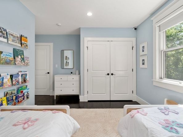 34 Winchester Rd 34, Newton MA 02458
